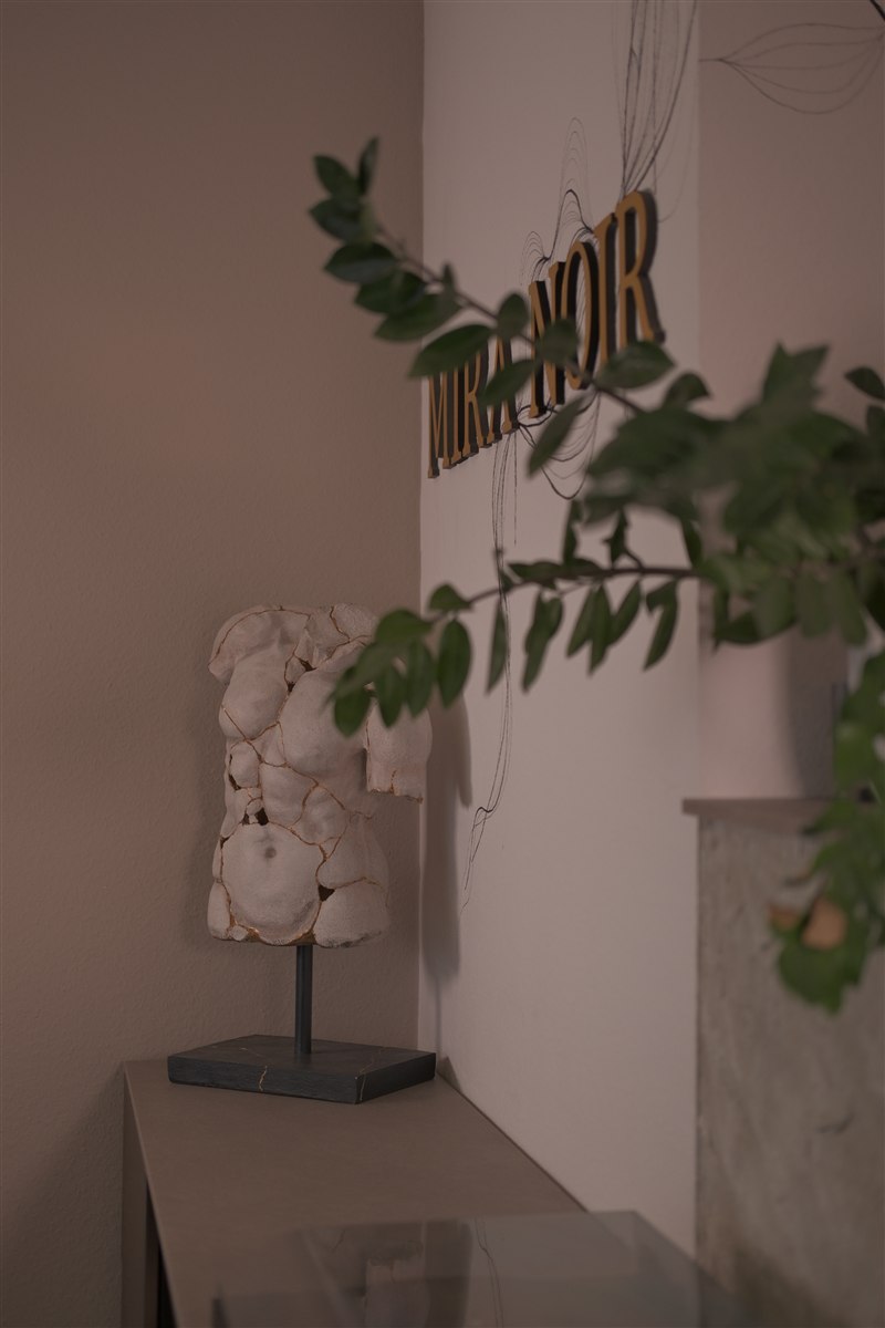 Mira Noir Studio Skulptur